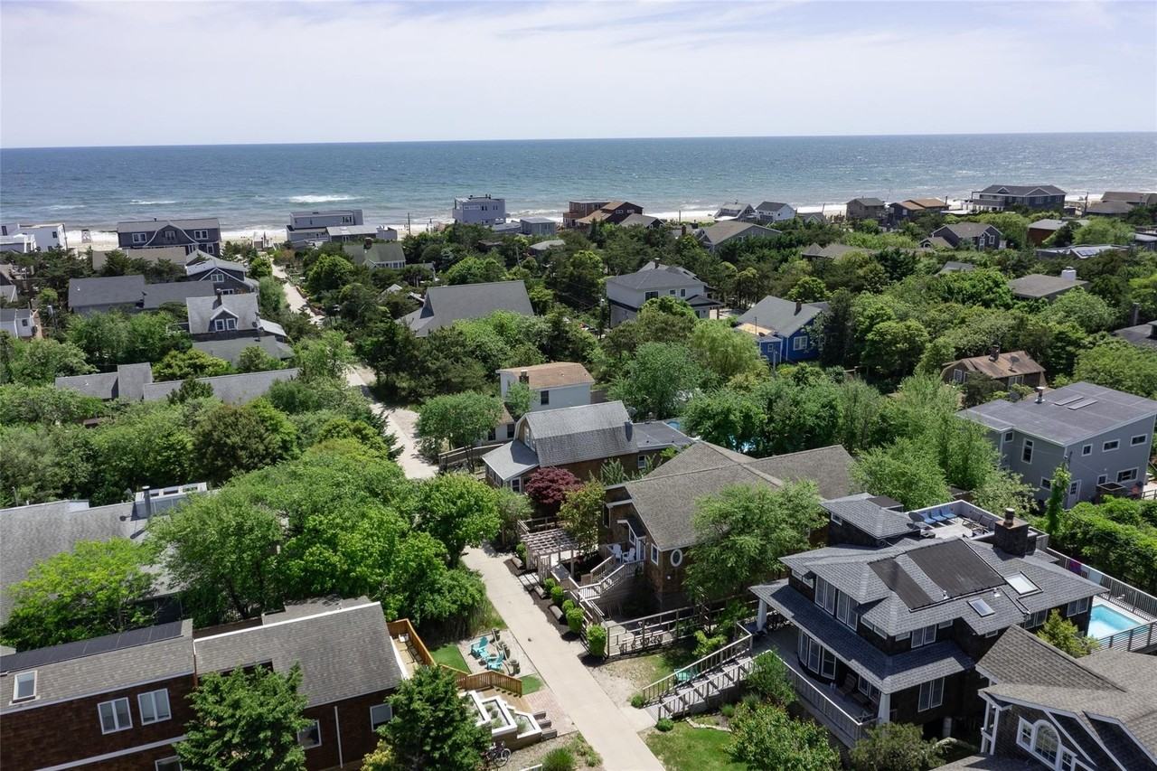 112 Ocean Rd - Photo 5 of 19