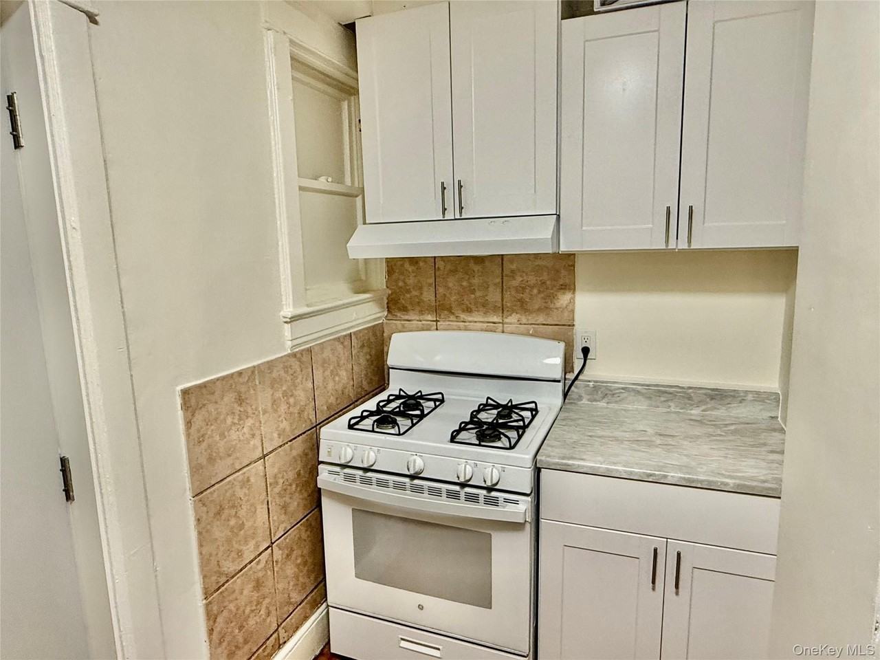 137 Lake Ave - Photo 2 of 7