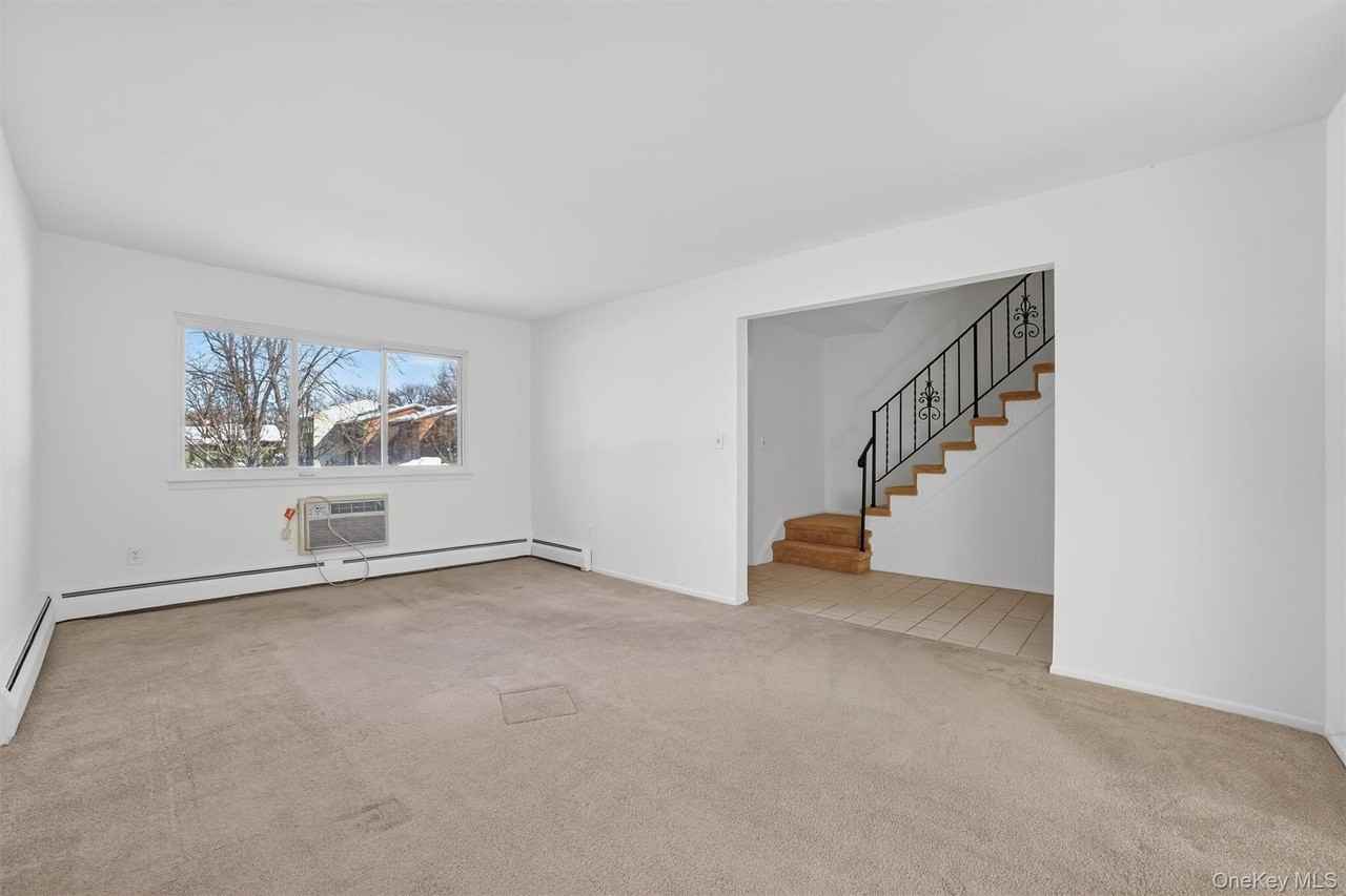 126 Coachlight Sq - Photo 6 of 32