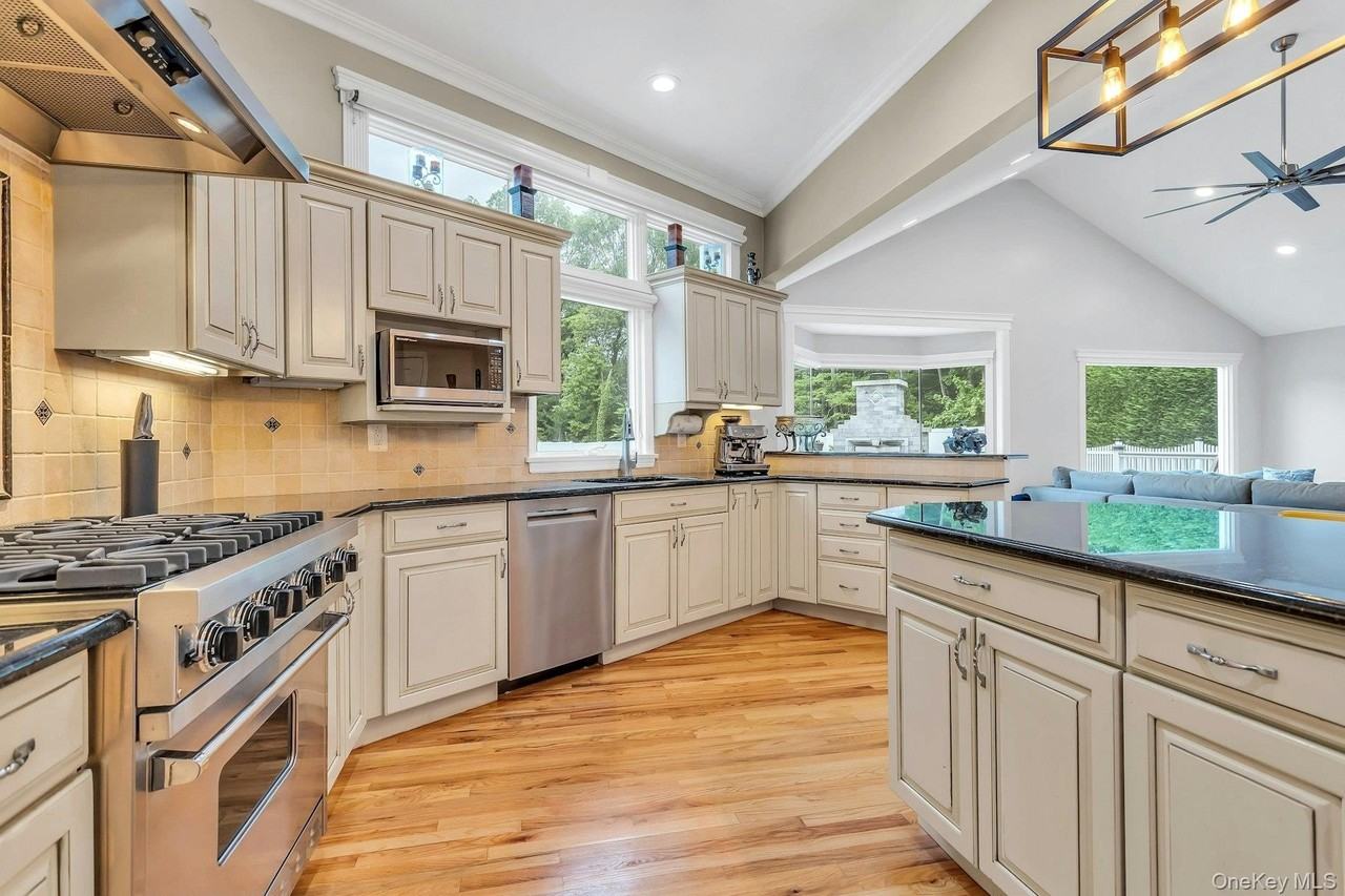 21 Buttonwood Dr - Photo 7 of 49