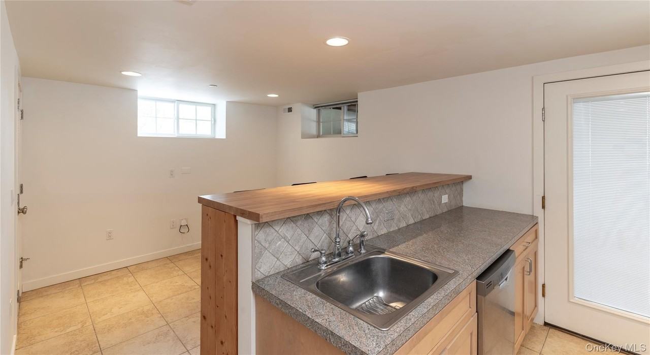 40 Prospect St Apt 1 #1 - Photo 5 of 22