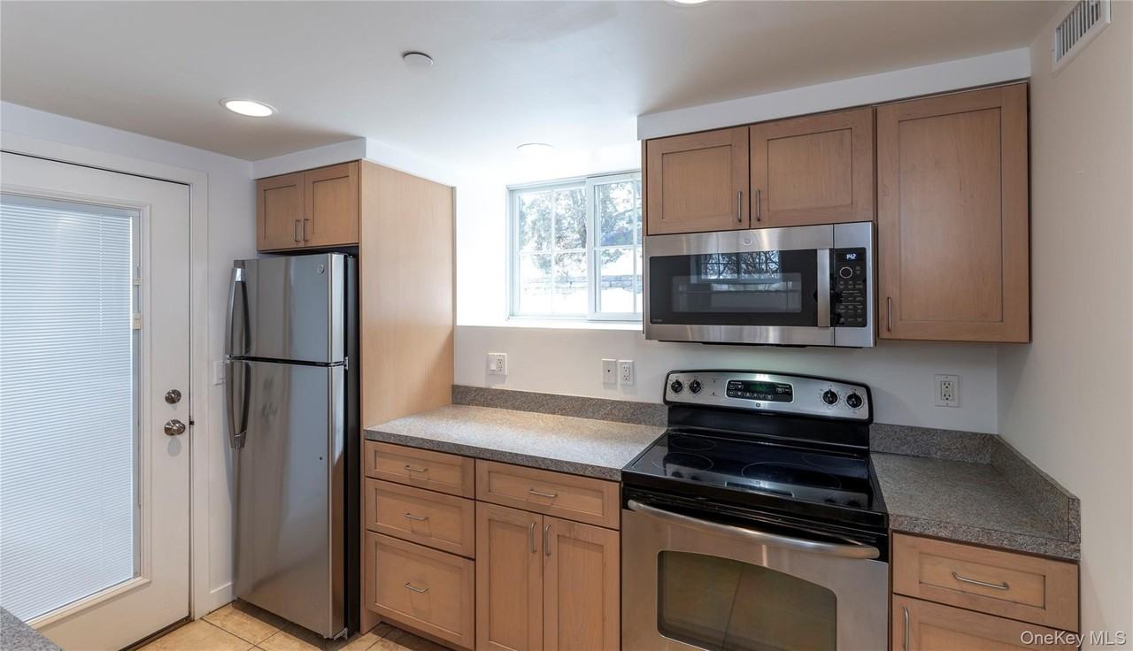 40 Prospect St Apt 1 #1 - Photo 6 of 22