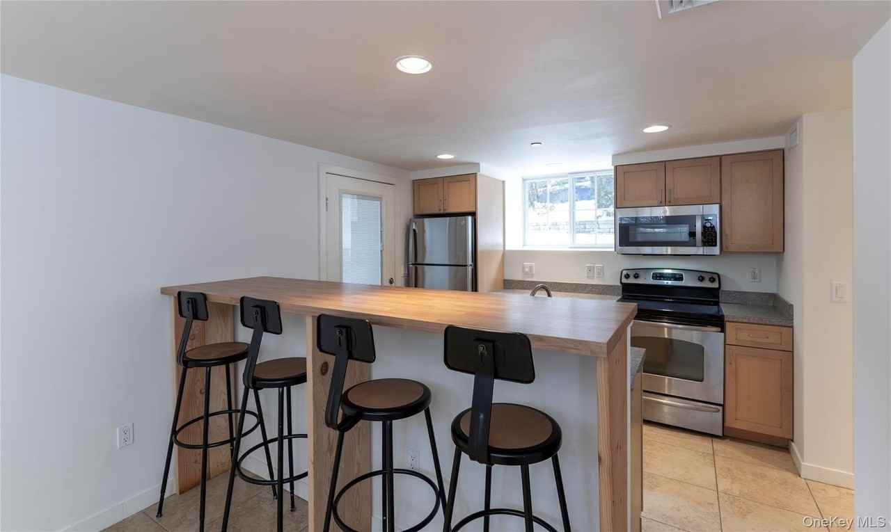 40 Prospect St Apt 1 #1 - Photo 7 of 22