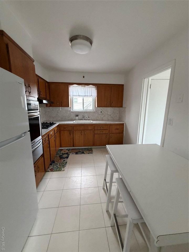 194 Quebec Rd - Photo 3 of 11