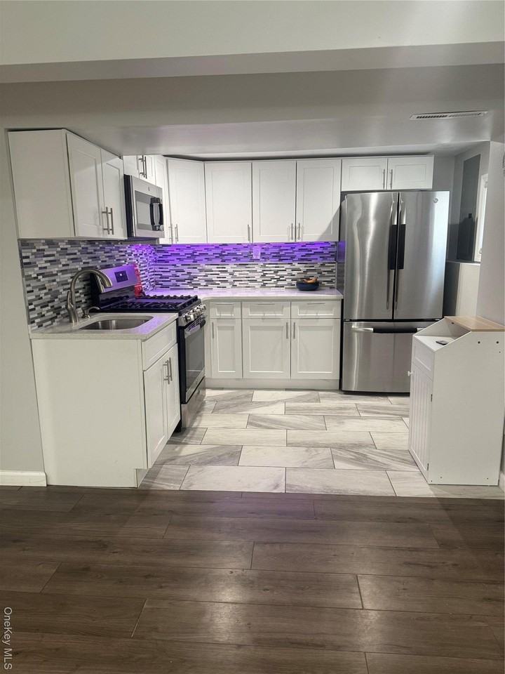 1029 Commack Rd - Photo 4 of 11