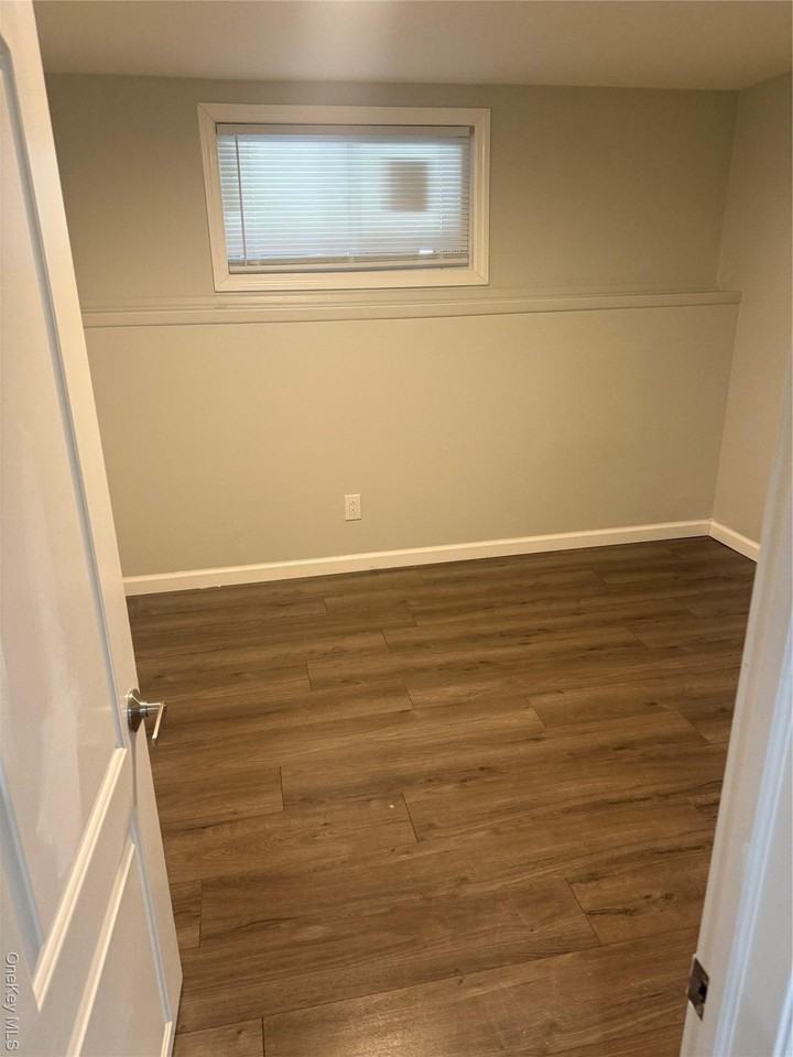 1029 Commack Rd - Photo 5 of 11