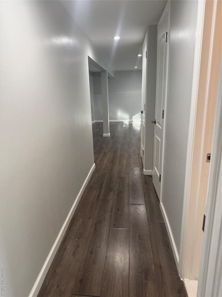 1029 Commack Rd - Photo 6 of 11