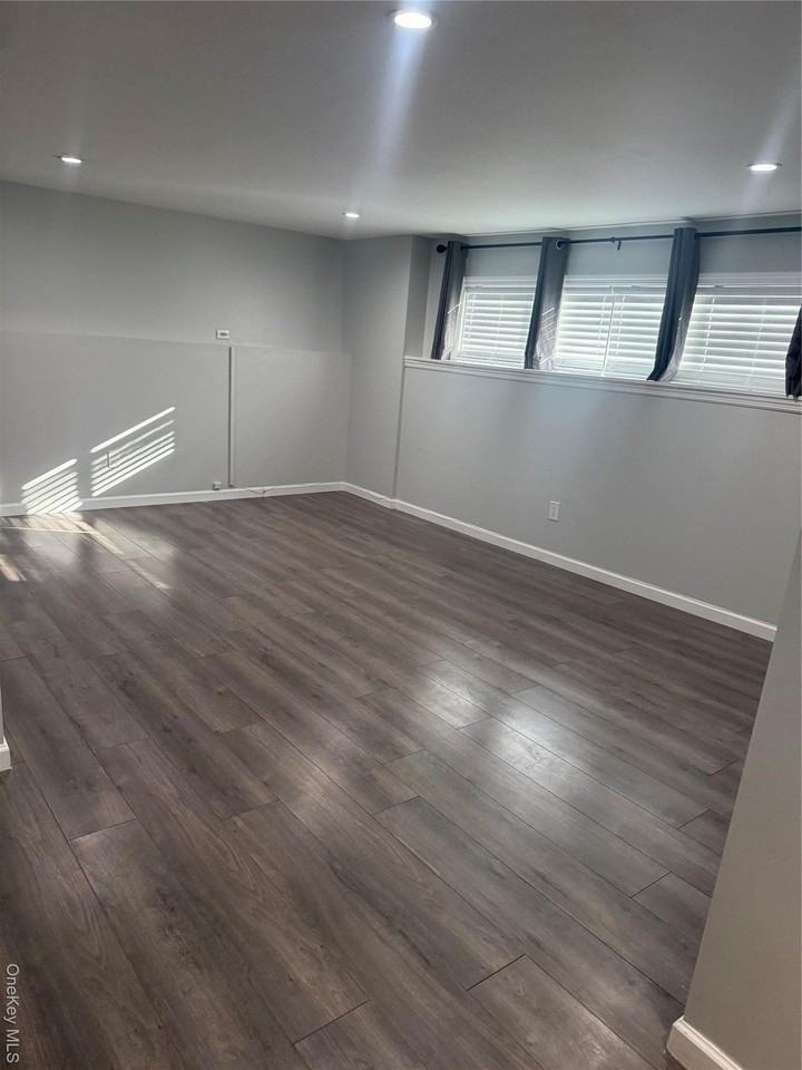 1029 Commack Rd - Photo 7 of 11