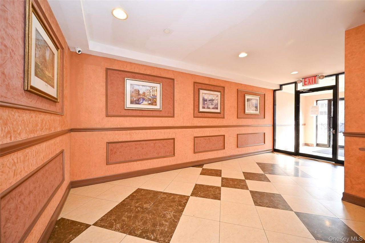 10827 63rd Ave Apt 1a #1A - Photo 2 of 13