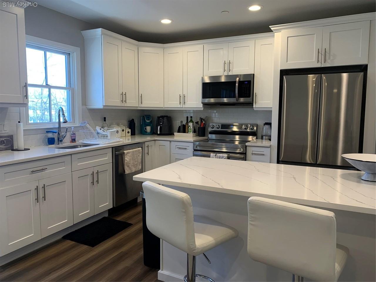 269 Bayville Ave Apt 2-271 #2 - Photo 4 of 8