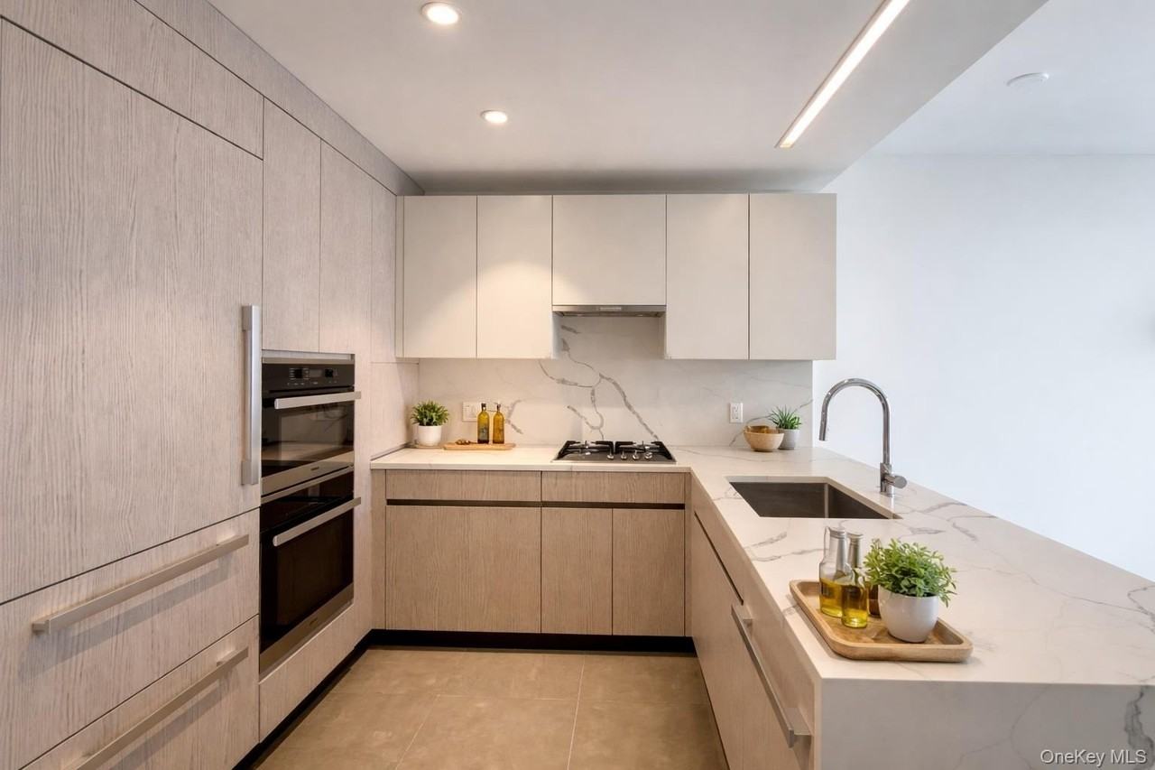 13327 39th Ave Apt 5t #5T - Photo 4 of 11