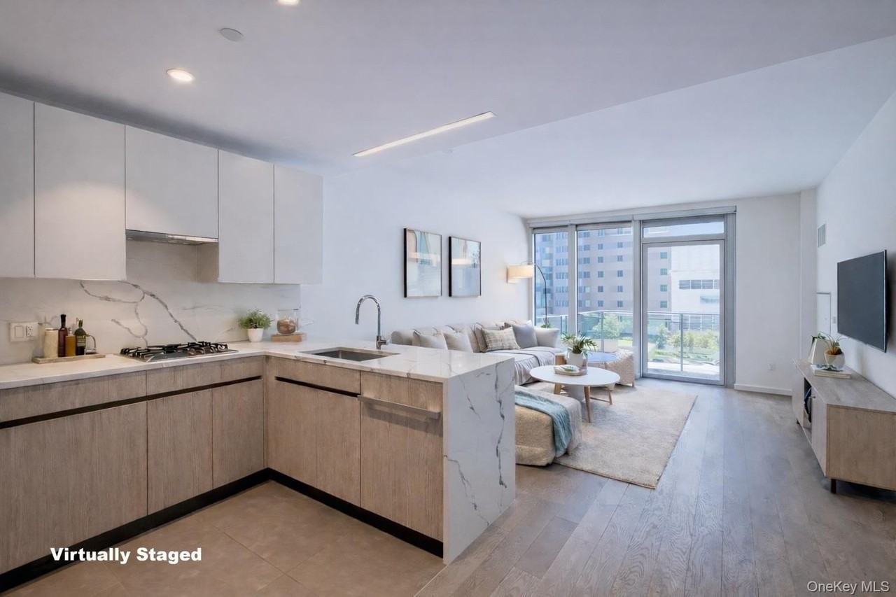 13327 39th Ave Apt 5t #5T - Photo 6 of 11