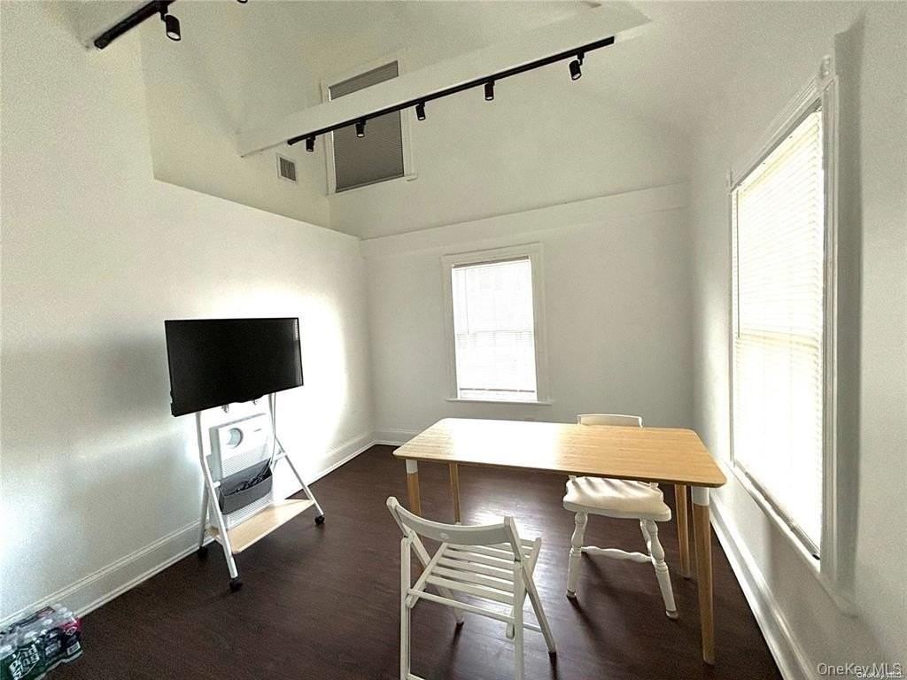 1433 Old Northern Blvd - Photo 3 of 8