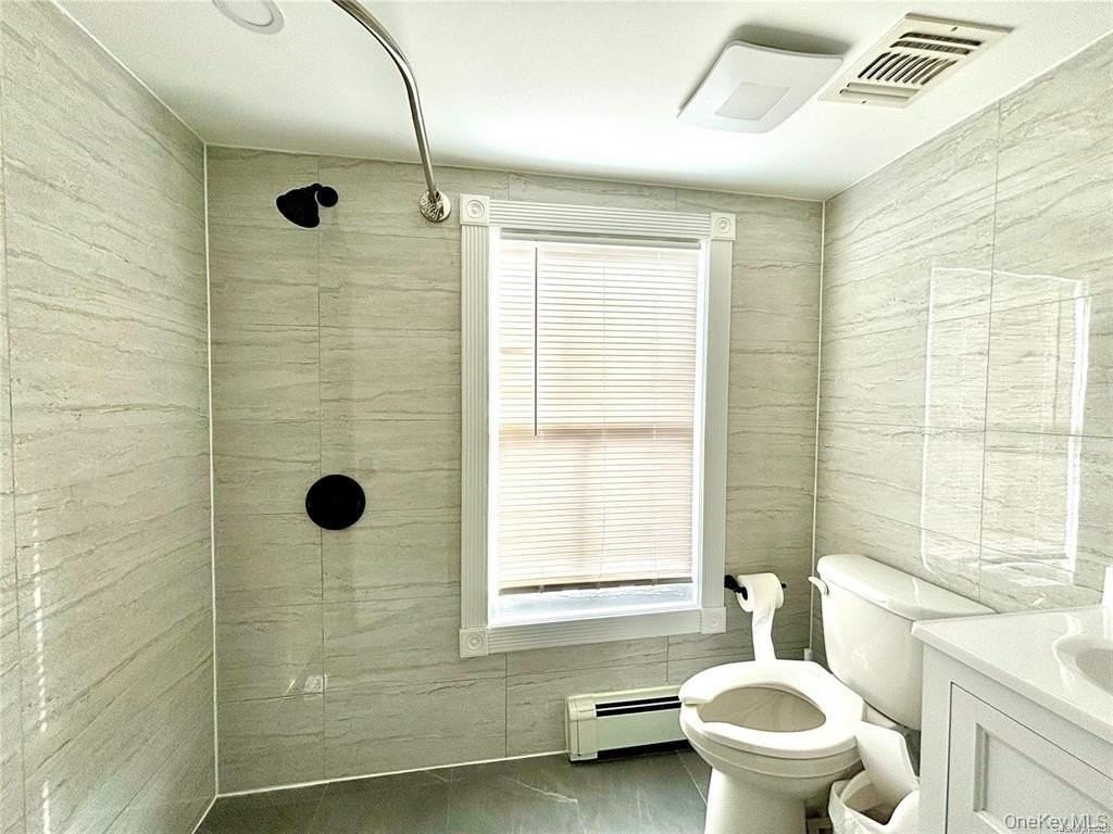 1433 Old Northern Blvd - Photo 4 of 8