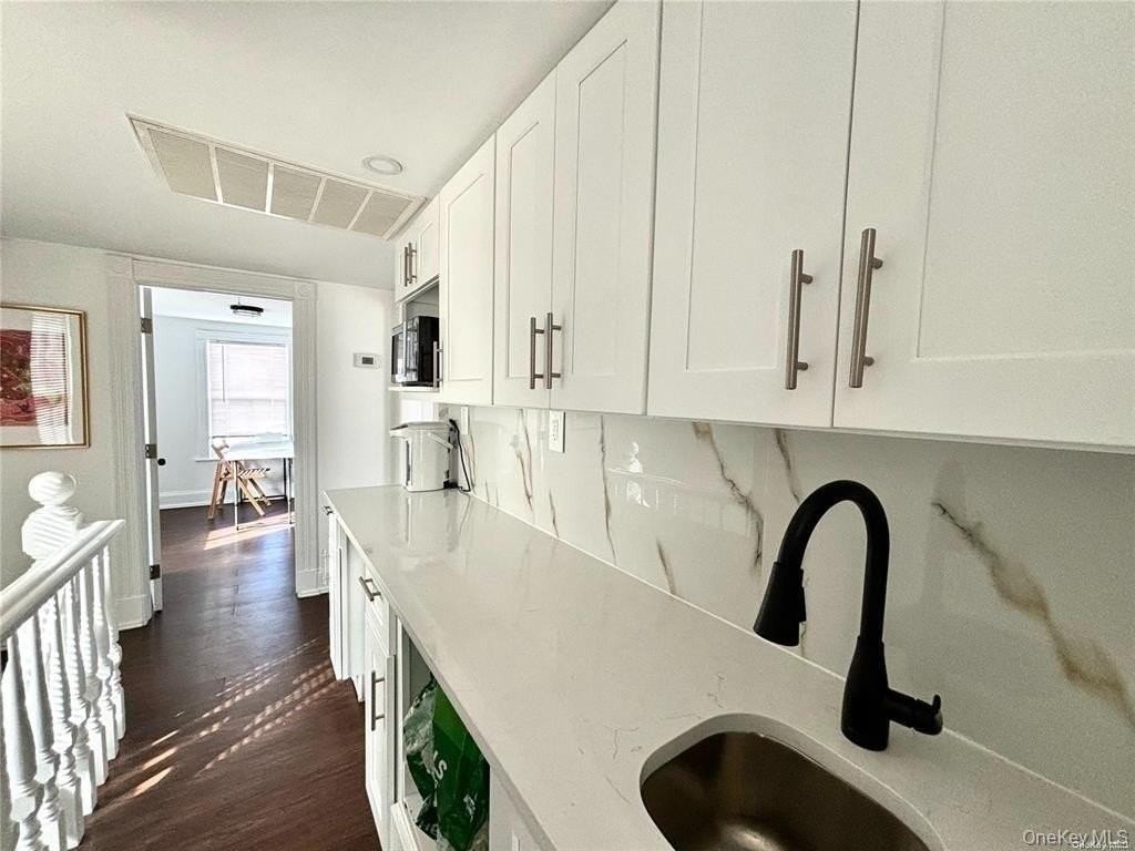 1433 Old Northern Blvd - Photo 5 of 8