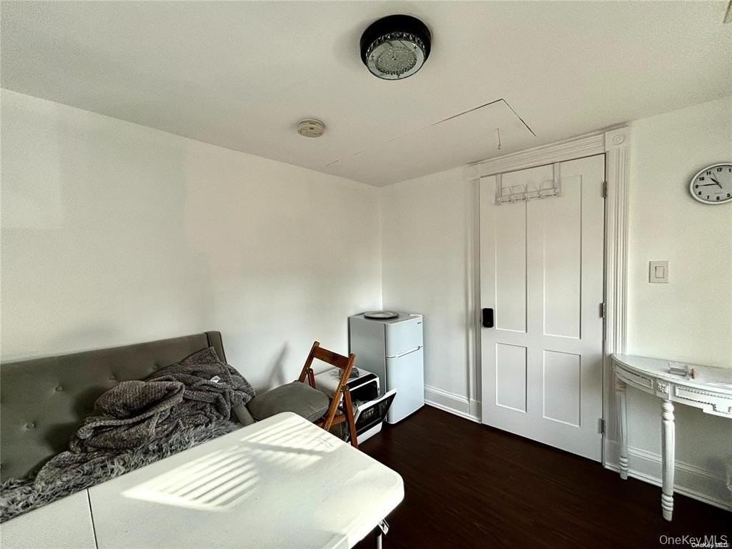 1433 Old Northern Blvd - Photo 6 of 8