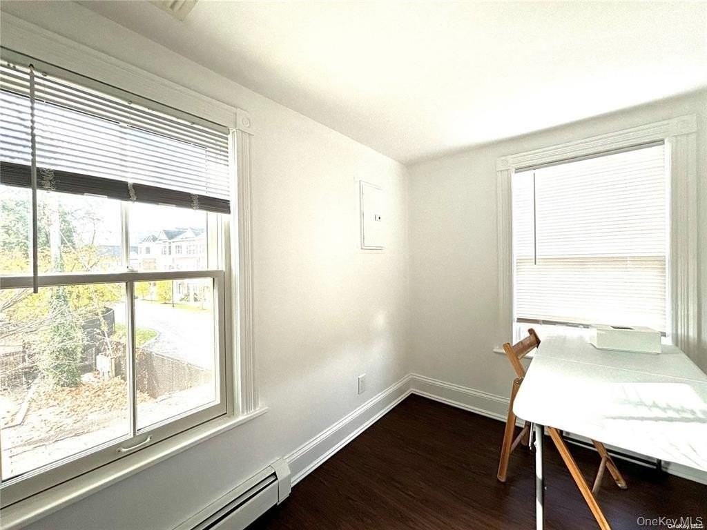 1433 Old Northern Blvd - Photo 7 of 8