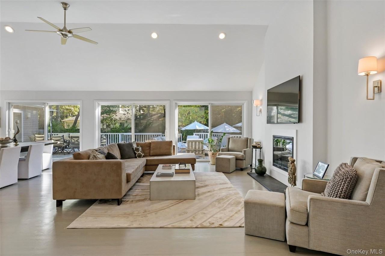 6 Bridle Path - Photo 4 of 33