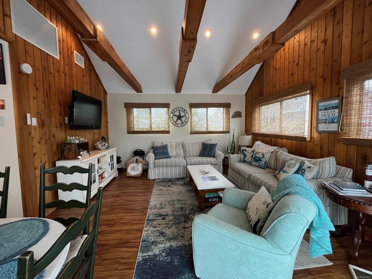 142 Bungalow Walk - Photo 3 of 17