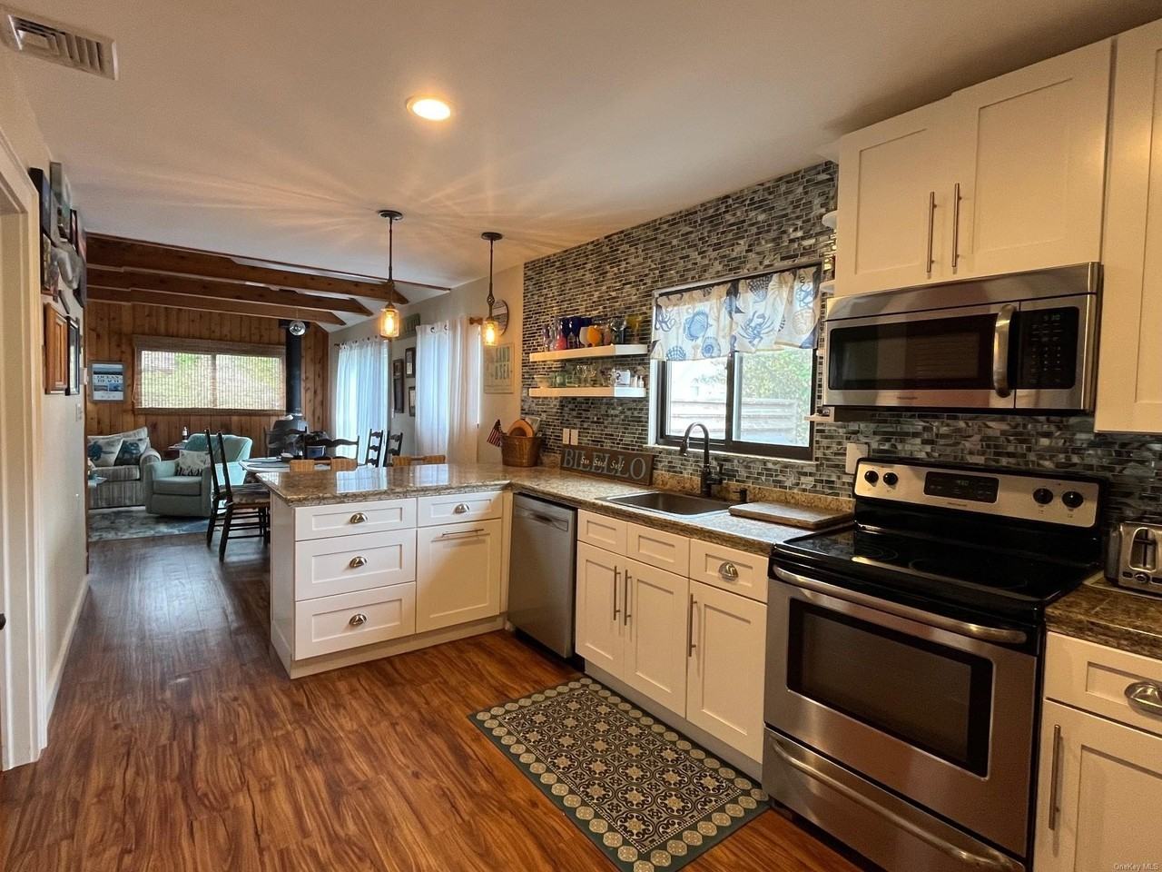 142 Bungalow Walk - Photo 5 of 17