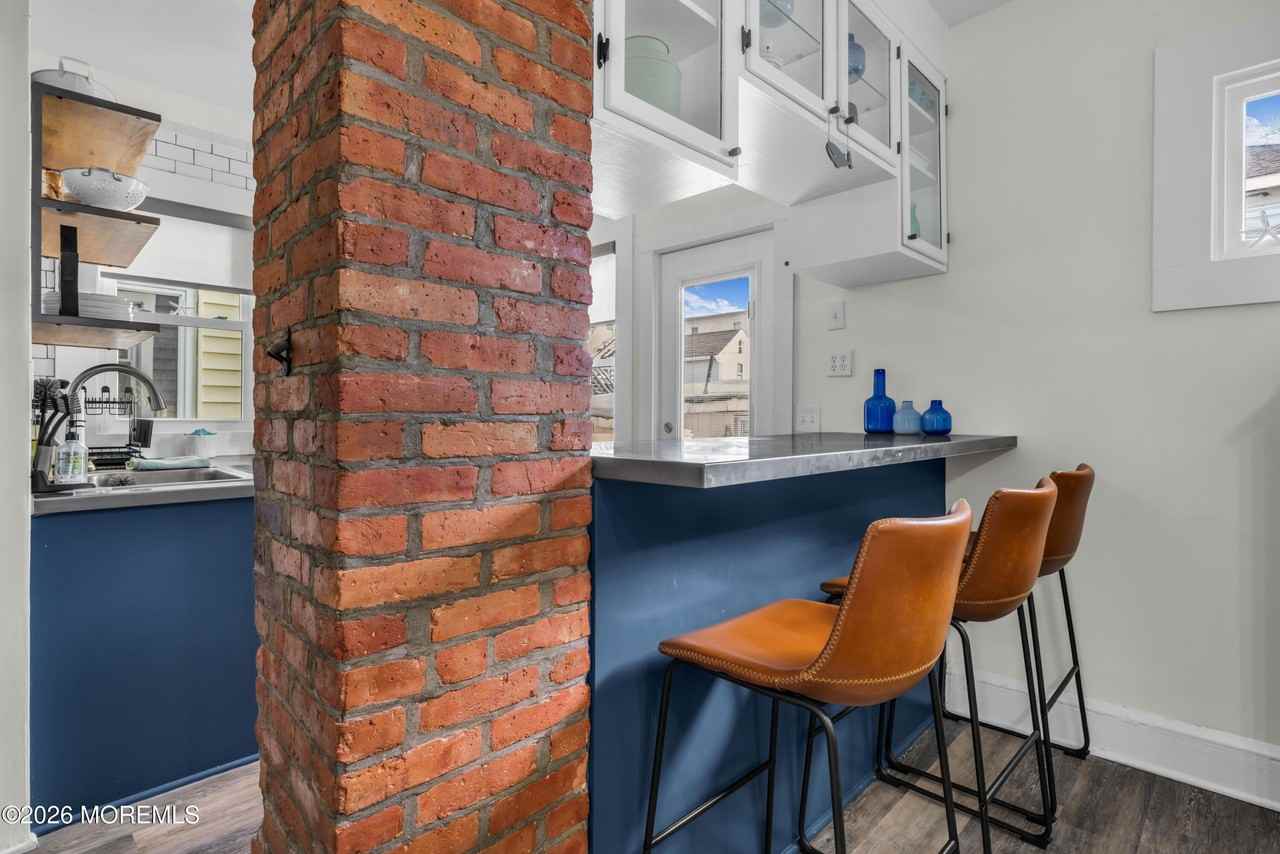 1208 Bond St - Photo 7 of 20