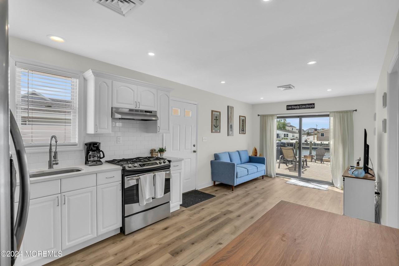 26 S Spinnaker Dr - Photo 3 of 23