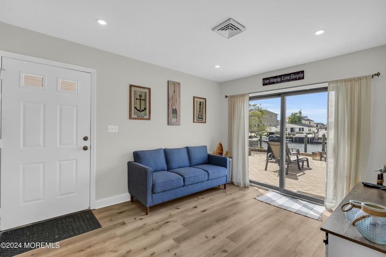 26 S Spinnaker Dr - Photo 4 of 23