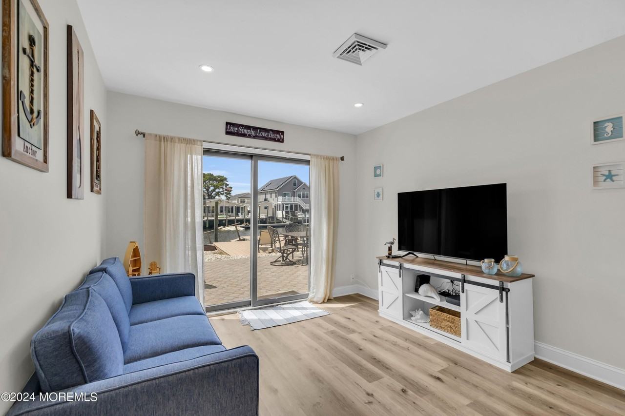 26 S Spinnaker Dr - Photo 5 of 23