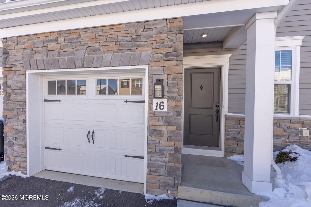 16 Chapel Ln - Photo 2 of 27