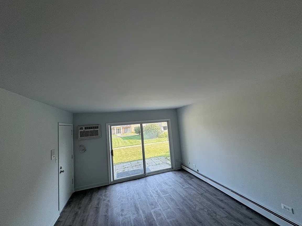 90 Olesen Dr Apt 101 #101 - Photo 3 of 8