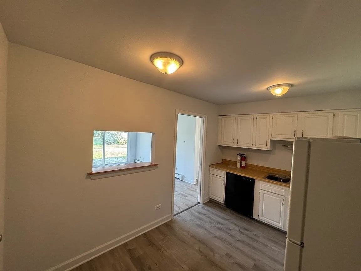 90 Olesen Dr Apt 101 #101 - Photo 4 of 8