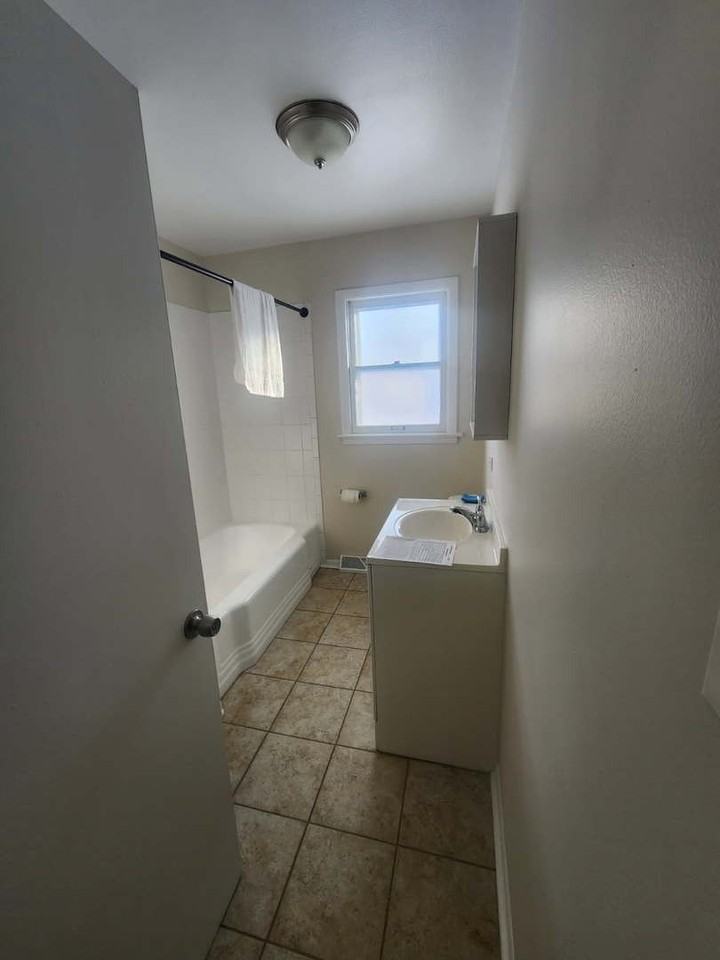 8235 W Summerdale Ave - Photo 6 of 9