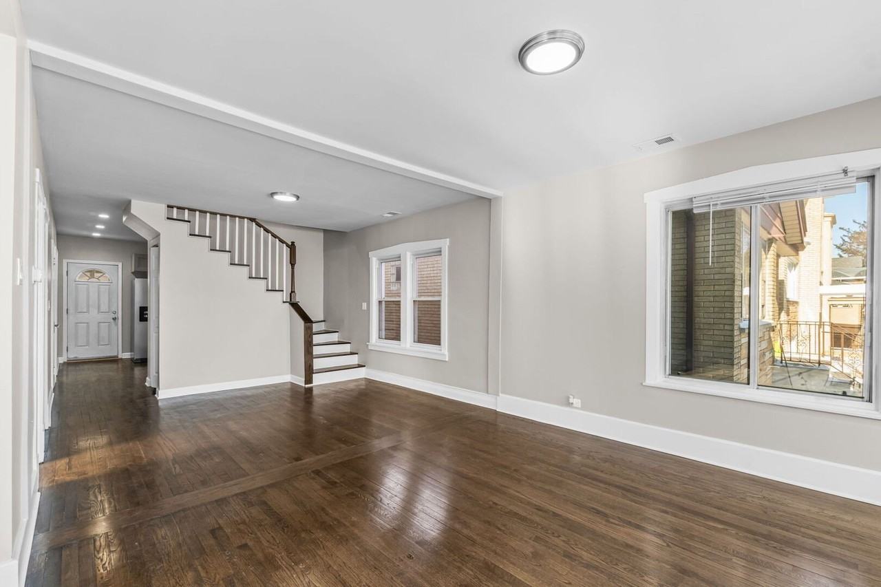 2142 N Mobile Ave - Photo 4 of 21