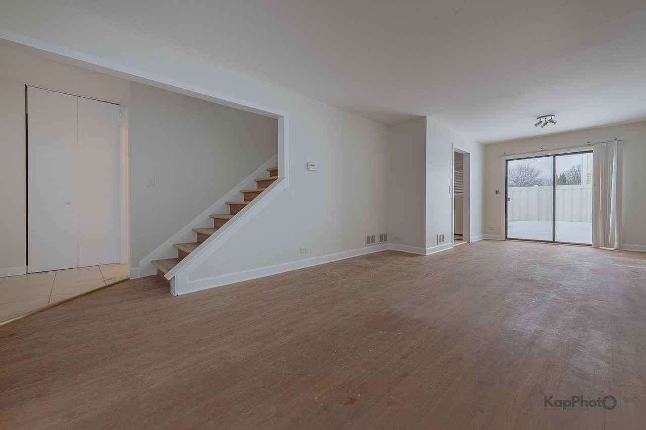 102 N Waterford Dr - Photo 2 of 28