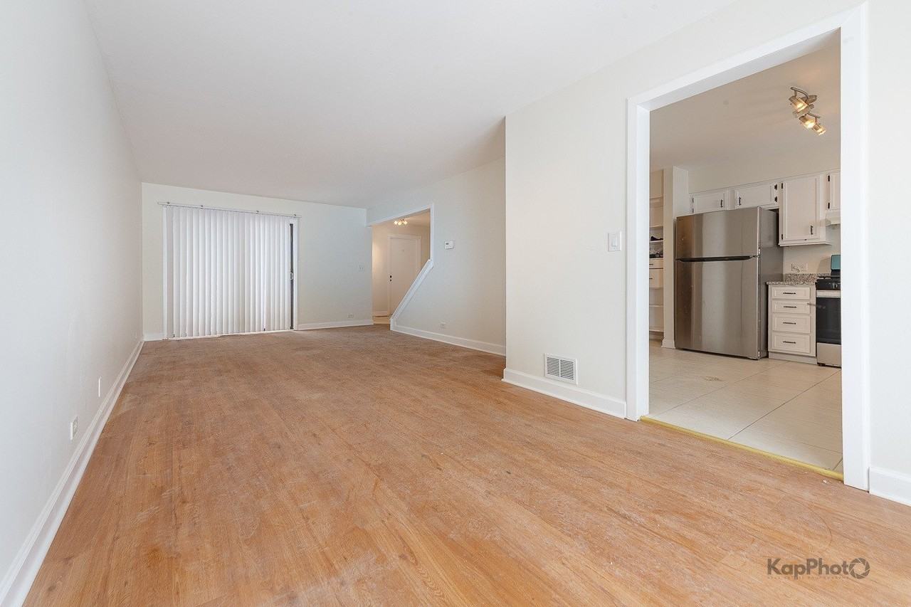 102 N Waterford Dr - Photo 3 of 28