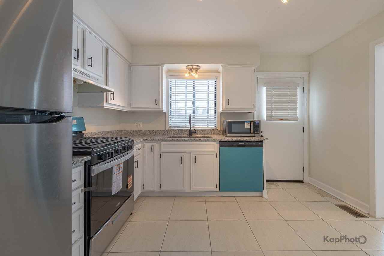 102 N Waterford Dr - Photo 6 of 28