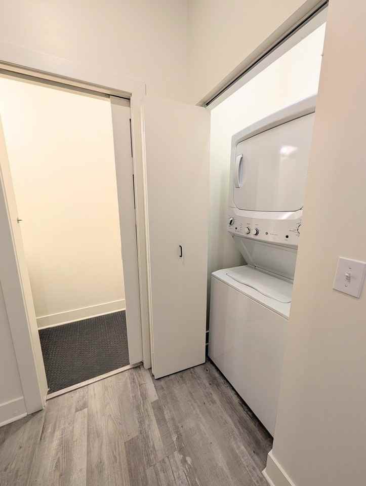 1914 N Milwaukee Ave Apt 203l #203L - Photo 4 of 7