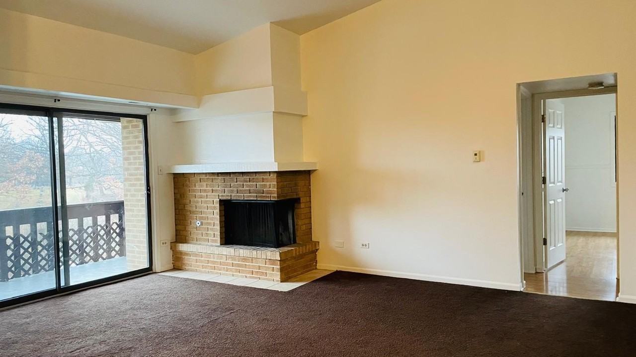 6015 Lakeside Pl Apt 303 #303 - Photo 2 of 15