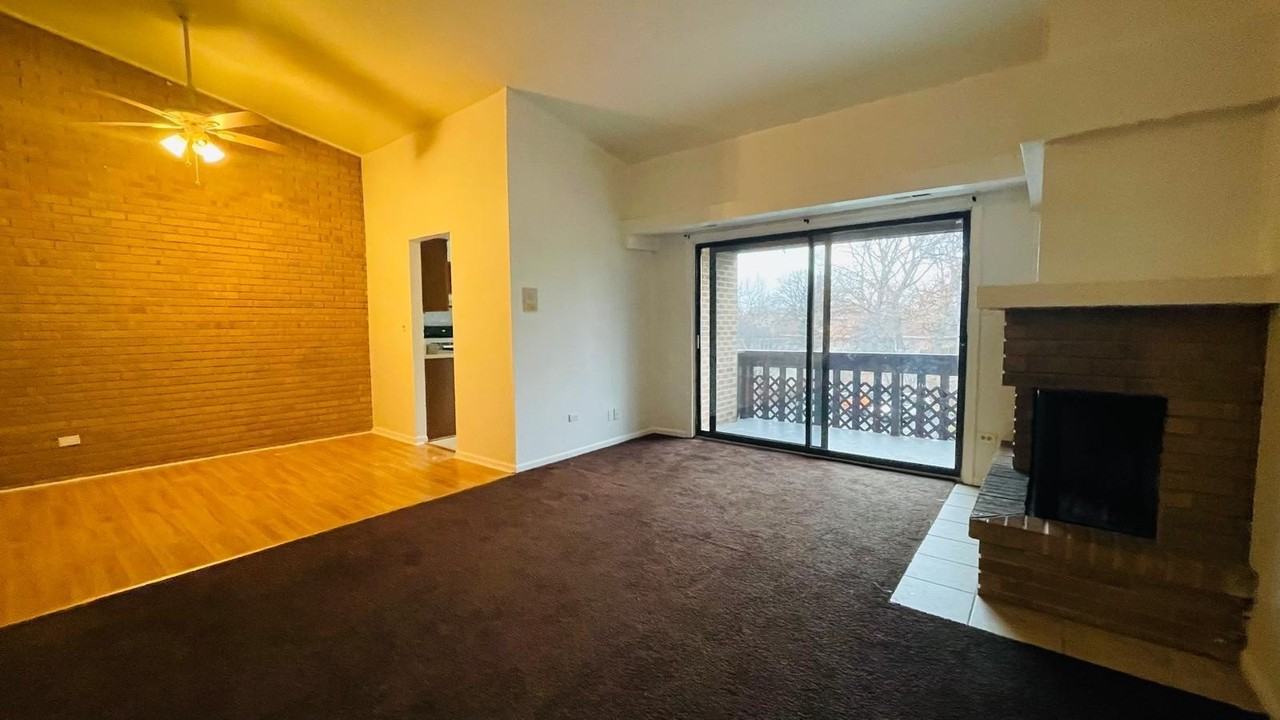 6015 Lakeside Pl Apt 303 #303 - Photo 5 of 15