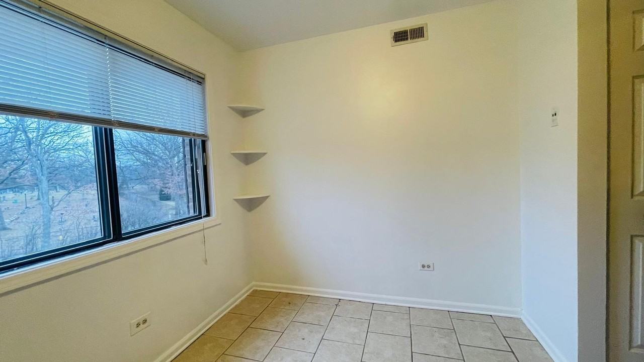 6015 Lakeside Pl Apt 303 #303 - Photo 7 of 15