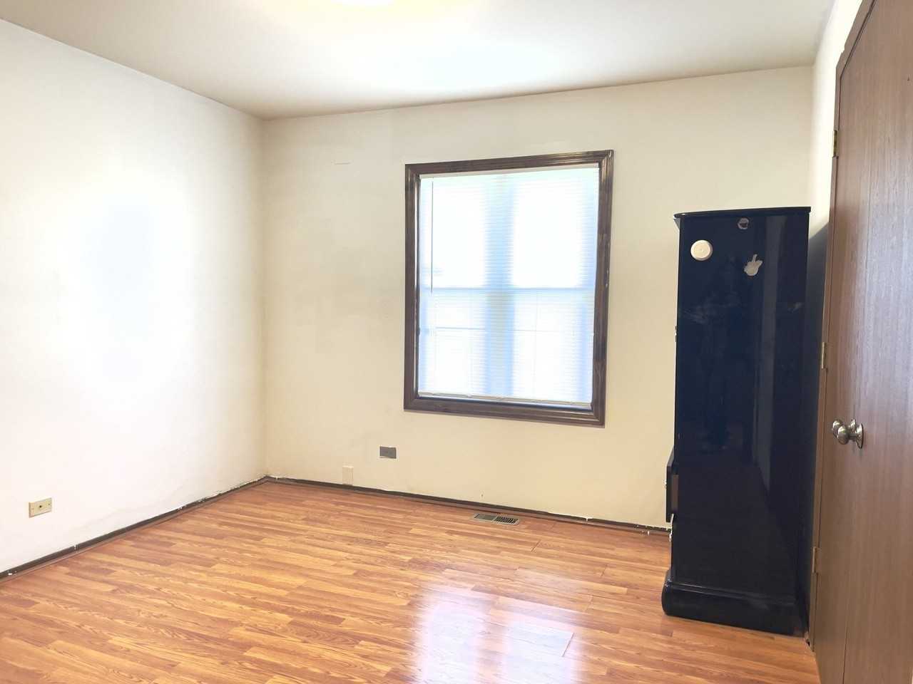 817 74th St - Photo 3 of 19