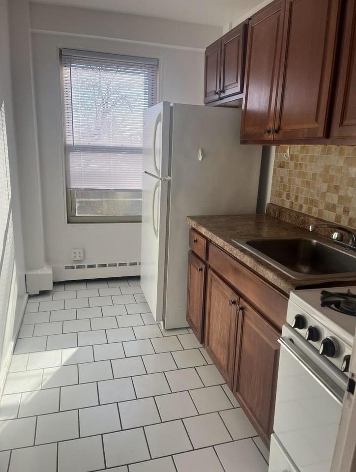 2600 W Berwyn Ave Apt 401 #401 - Photo 3 of 7