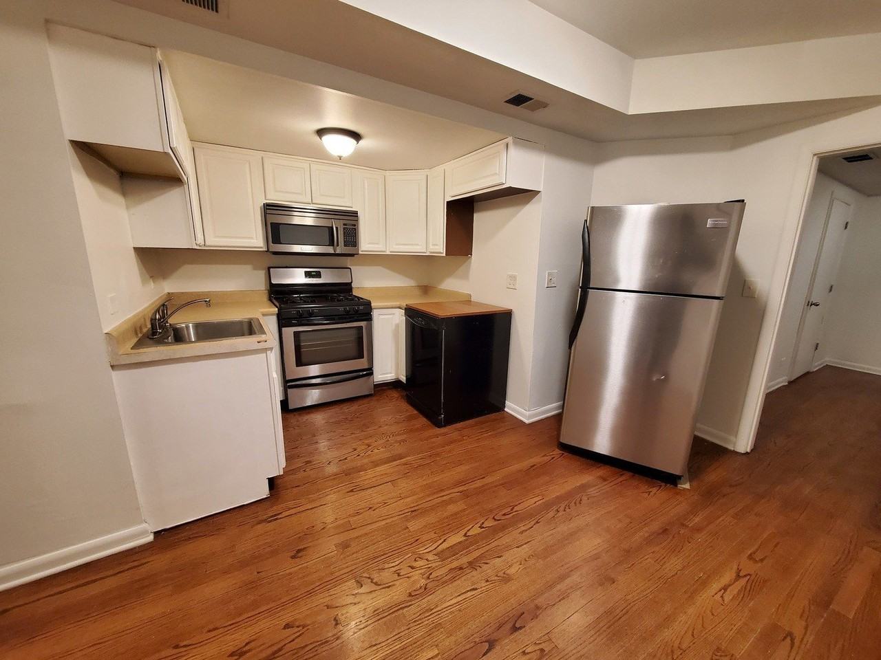 665 W Roscoe St Unit G #G - Photo 2 of 16