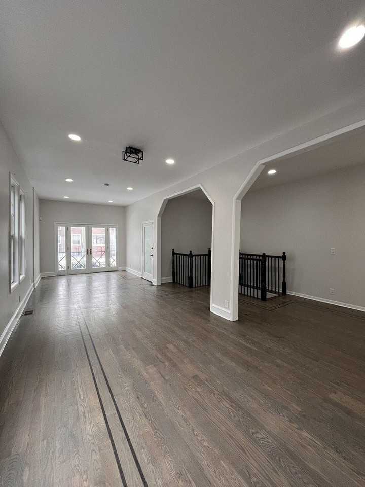 2731 N Campbell Ave Apt 1 #1 - Photo 5 of 16