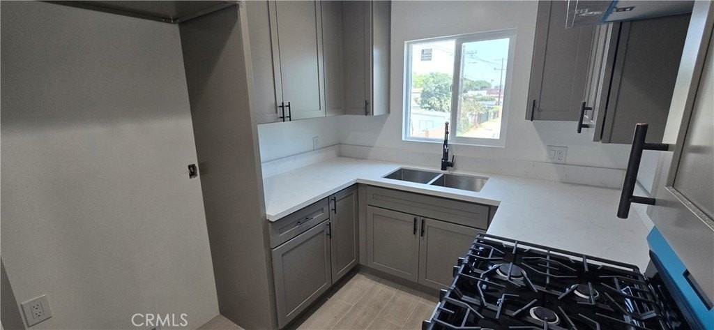 833 E 92nd St - Photo 3 of 21