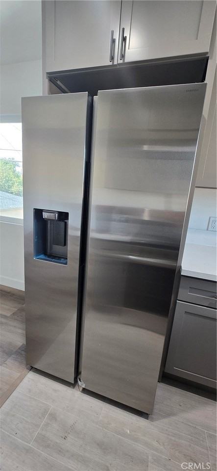 833 E 92nd St - Photo 6 of 21