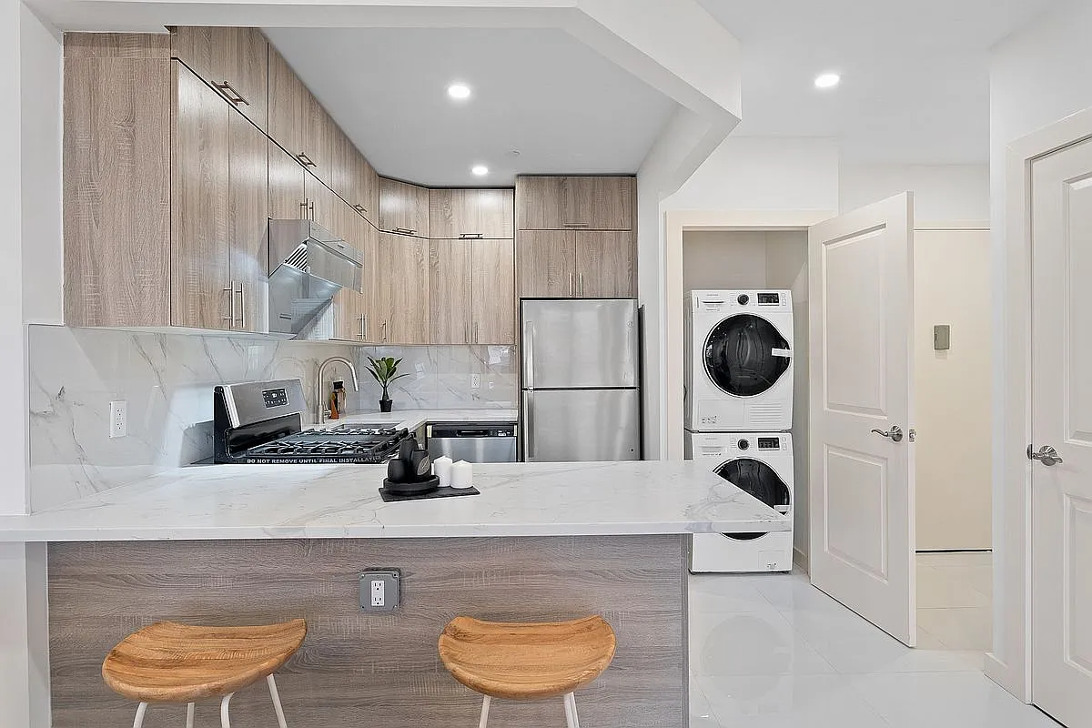 12428 Queens Blvd - Photo 3 of 24