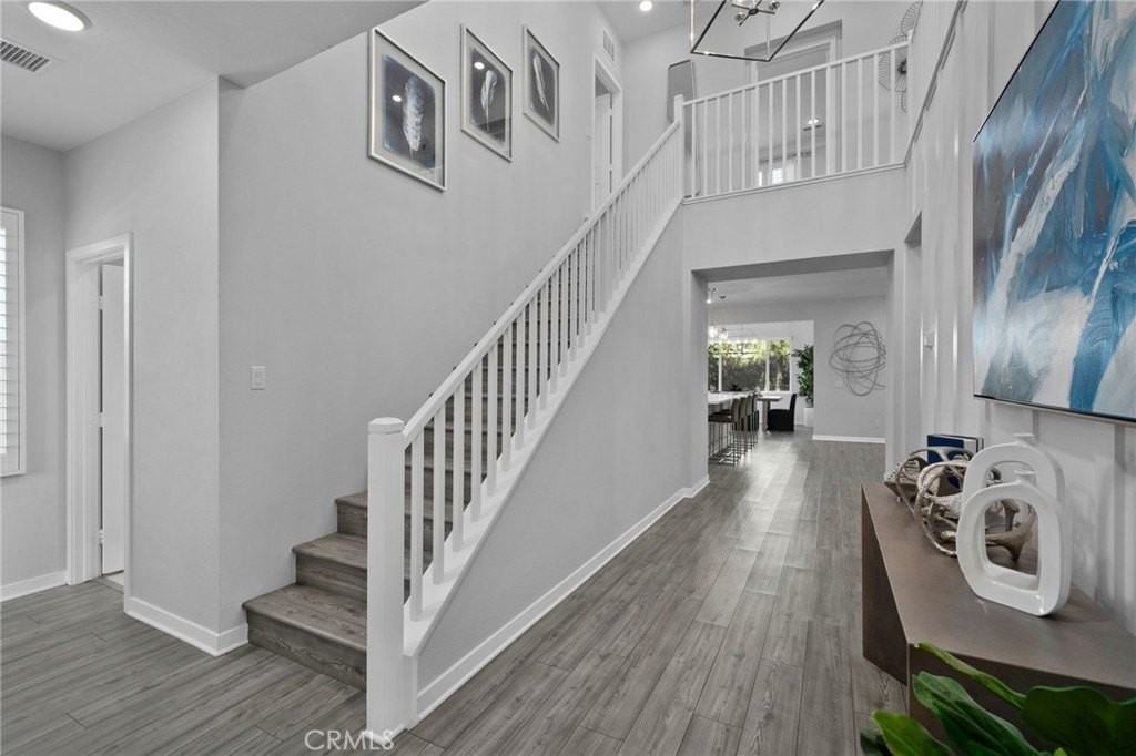 2621 E Clara Ln - Photo 3 of 34