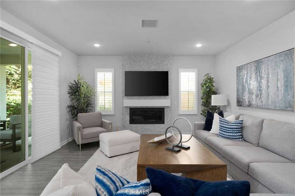 2621 E Clara Ln - Photo 5 of 34