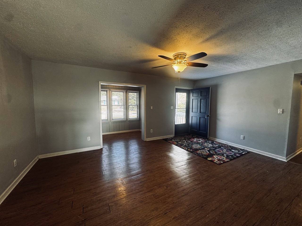 602 Jefferson Way - Photo 3 of 21